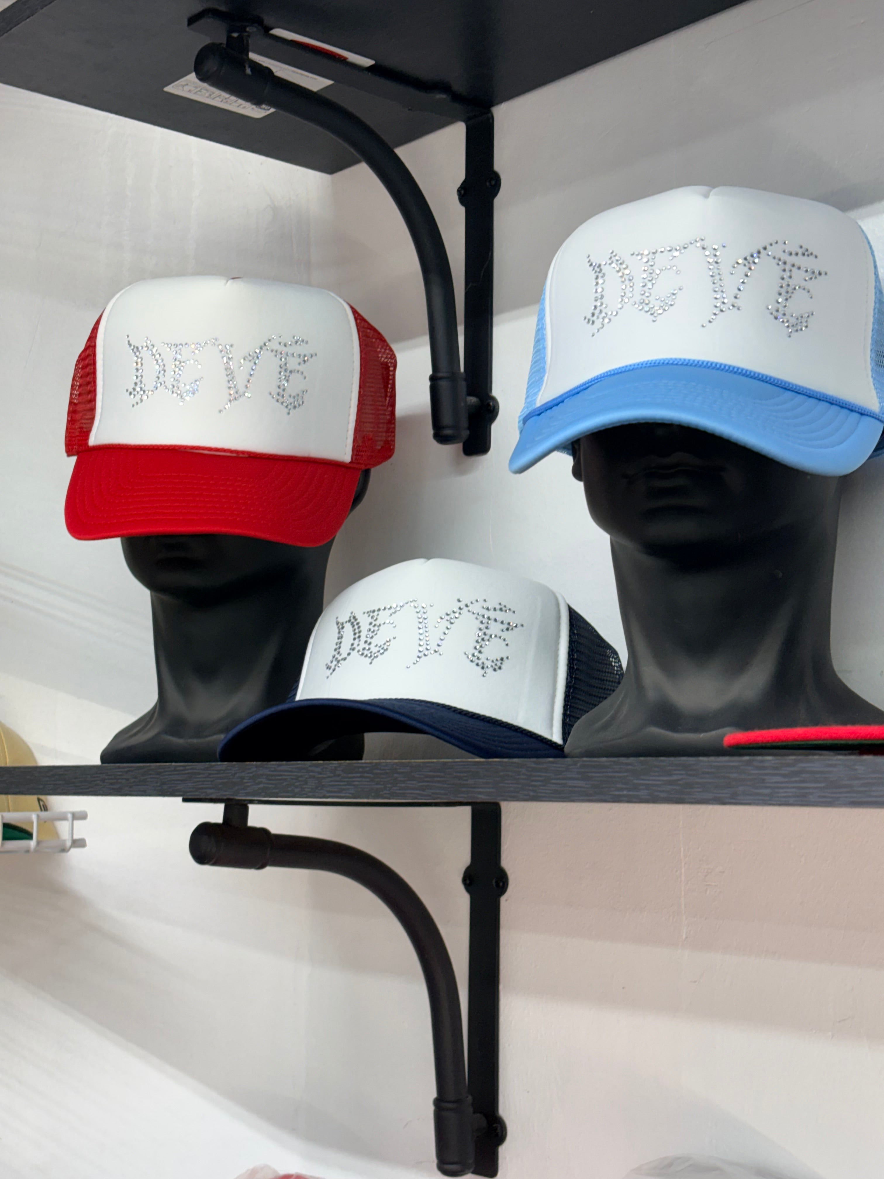DEVÉ TRUCKER HATS