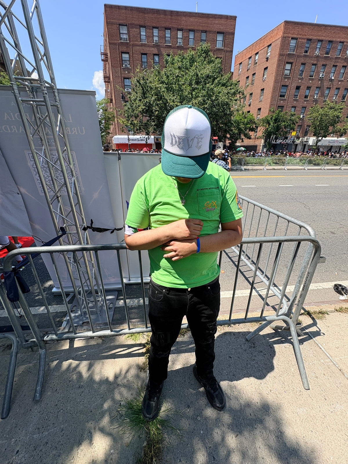 DEVÉ TRUCKER HATS