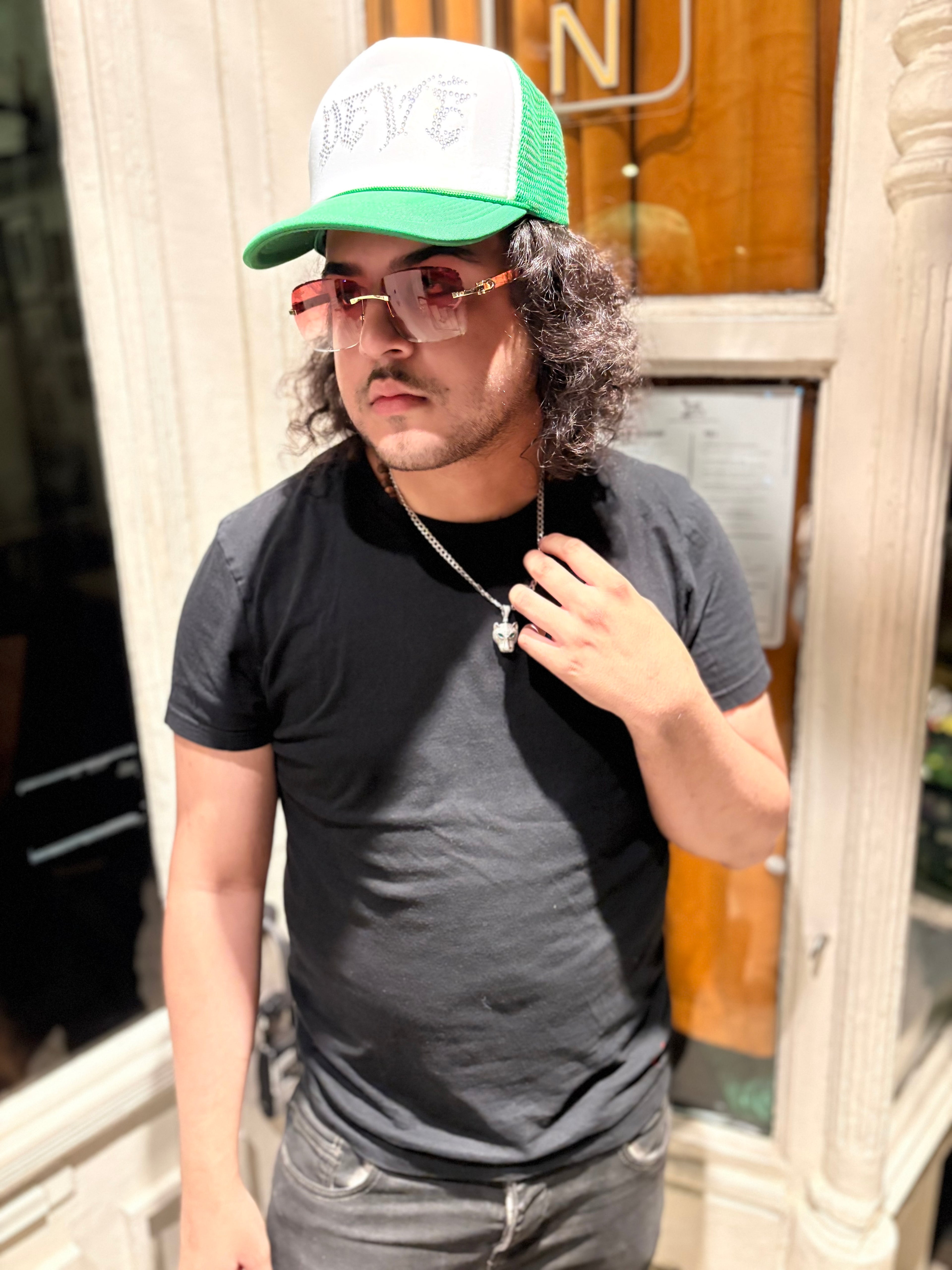 DEVÉ TRUCKER HATS