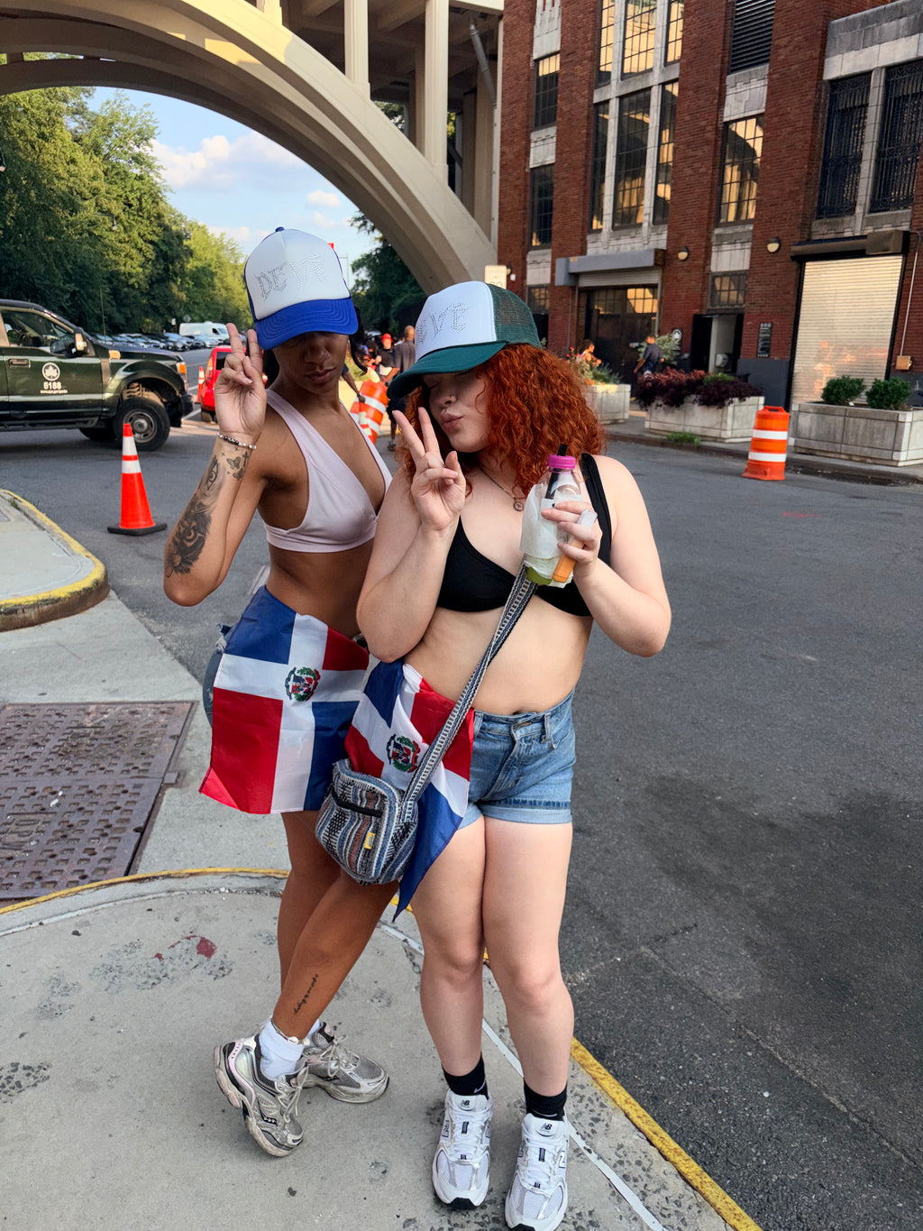 DEVÉ TRUCKER HATS