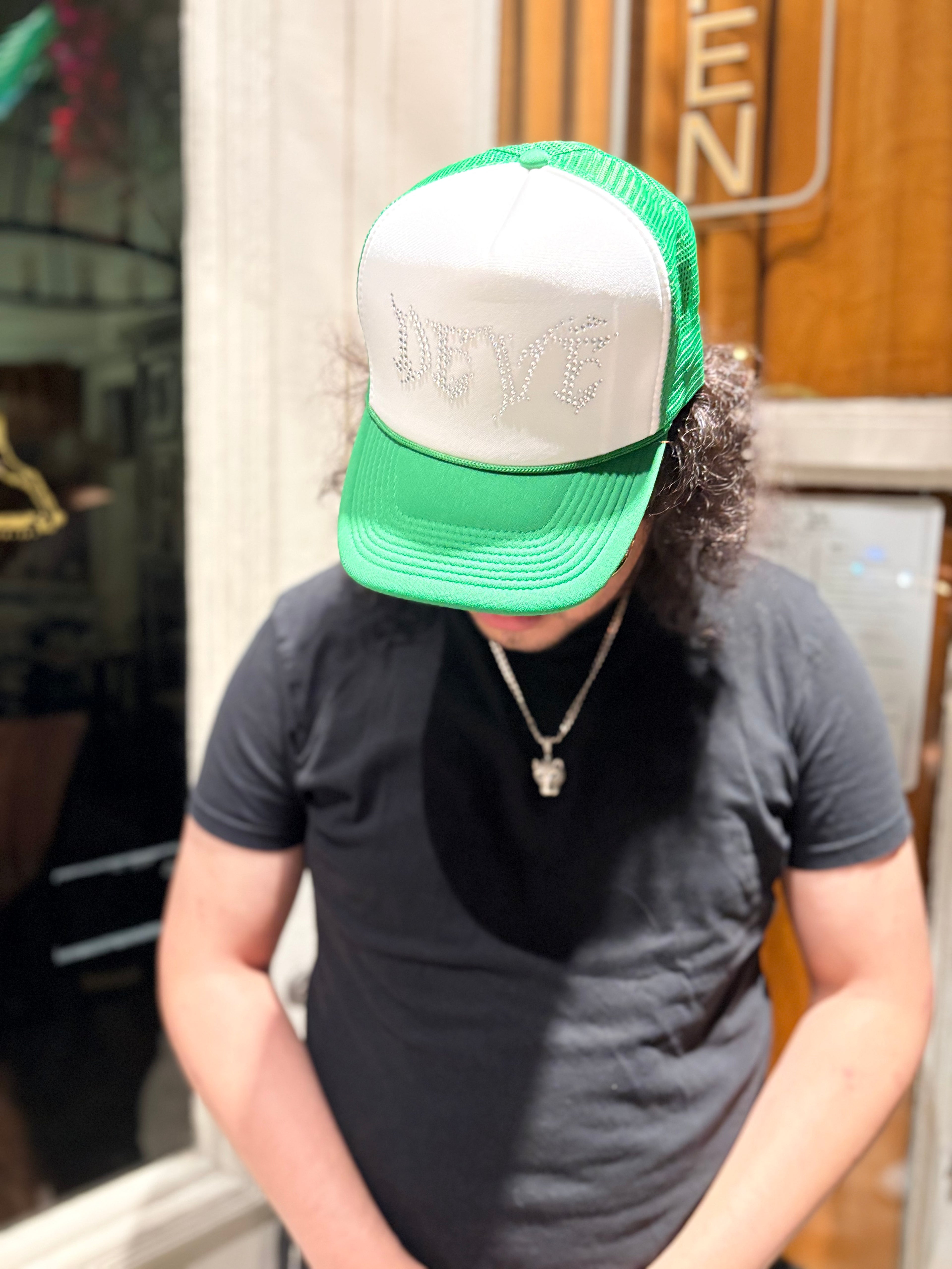 DEVÉ TRUCKER HATS