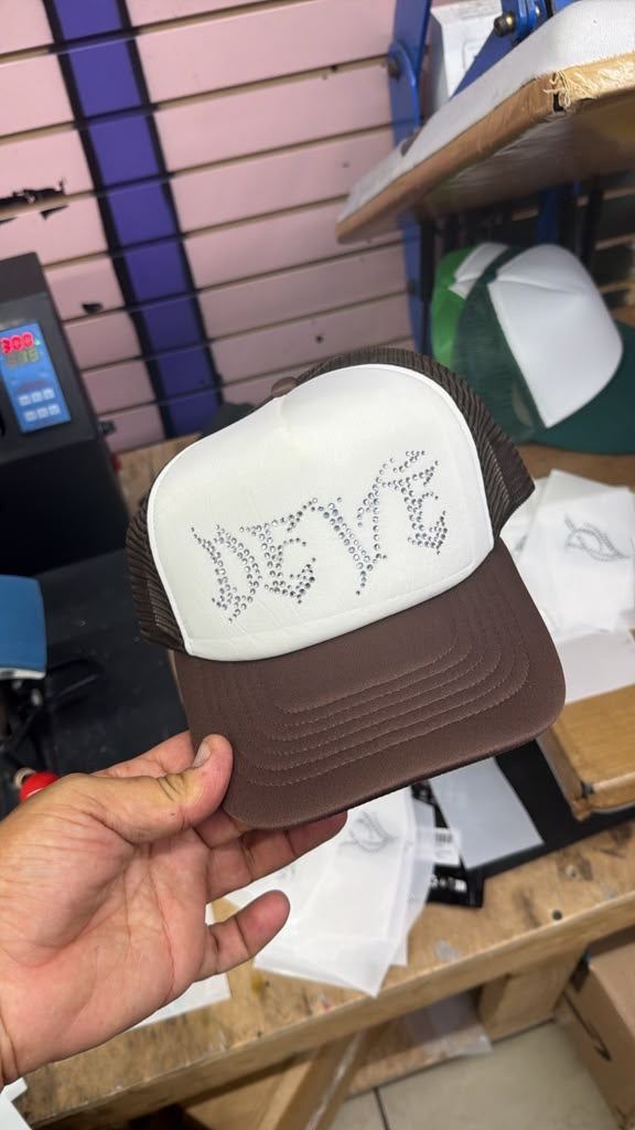 DEVÉ TRUCKER HATS